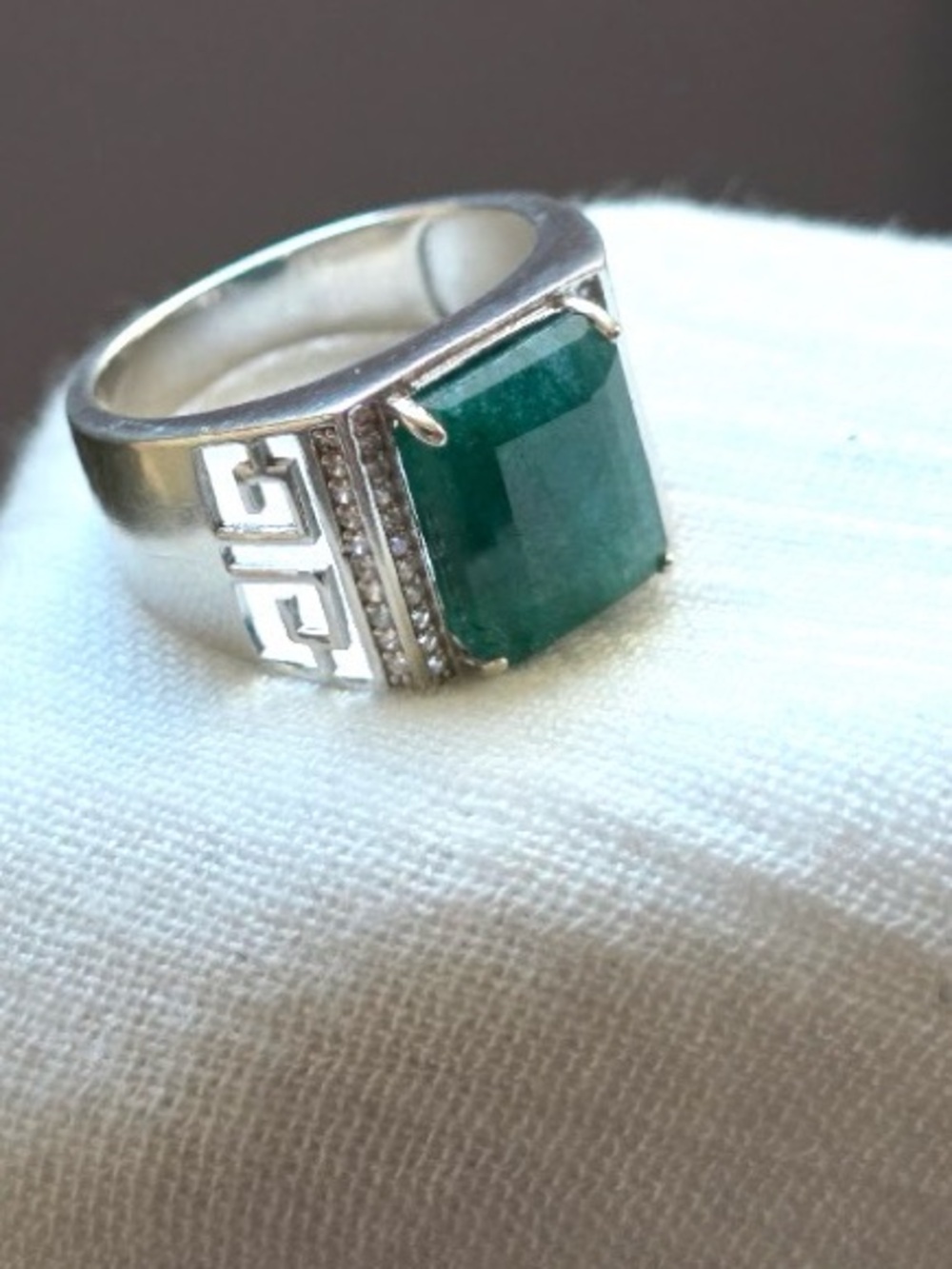 STERLING SILVER EMERALD RING (10)